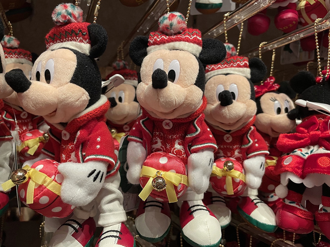 11 8発売 ディズニーランドのクリスマス21グッズ13選 クリスマス ストーリーズデザインのお土産