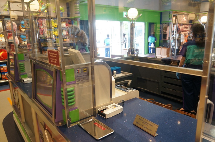 ディズニー 一部店舗にキャッシュレス専用レジが登場 利用可能な決済方法