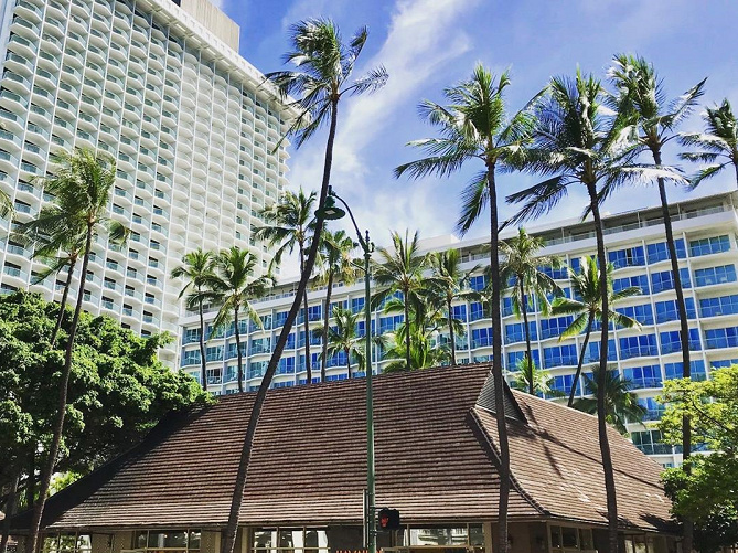 ハワイ シェラトン プリンセス カイウラニ完全ガイド 部屋 値段 レストラン プールを紹介