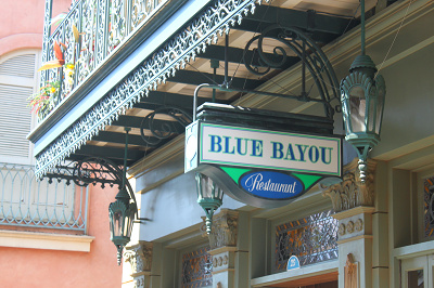 ディズニーへの持ち込み 水筒 ペットボトルやおにぎりは持ち込みok 飲み物 食べ物はダメ