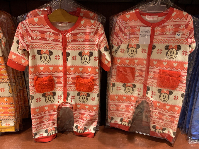 22 ディズニーランドで買える子供服 ベビー服 なりきりドレスまとめ スタイなどの小物系も