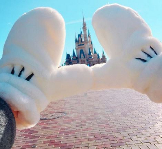 ミッキーの手のヒミツ 4本指にはワケが ミッキーグローブフード グッズも