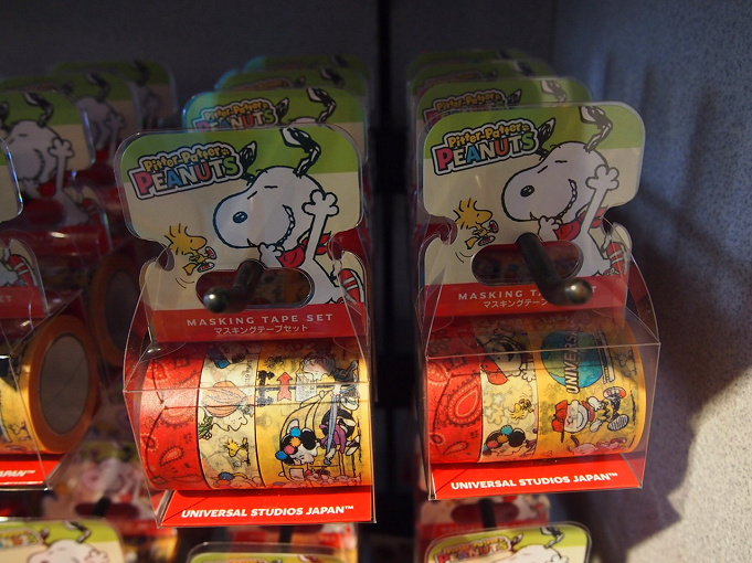 21 Usjのスヌーピーグッズ一覧 お菓子 ぬいぐるみ カチューシャ 季節のイベントグッズも