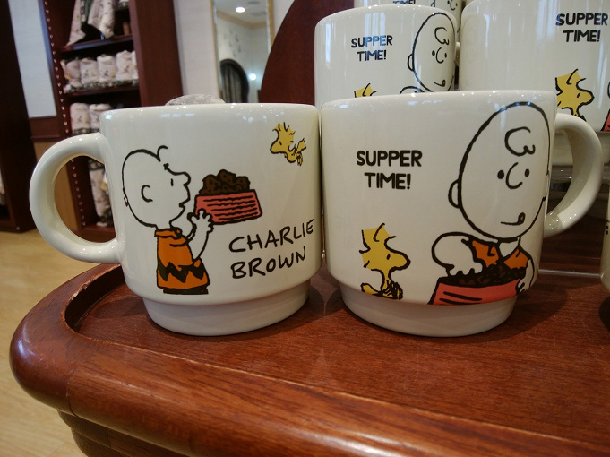 21 Usjのスヌーピーグッズ一覧 お菓子 ぬいぐるみ カチューシャ 季節のイベントグッズも