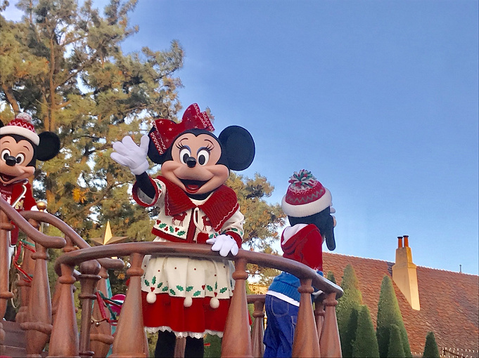 19 ディズニークリスマスはいつからいつまで 11月 12月混雑予想 クリスマスイベント情報も