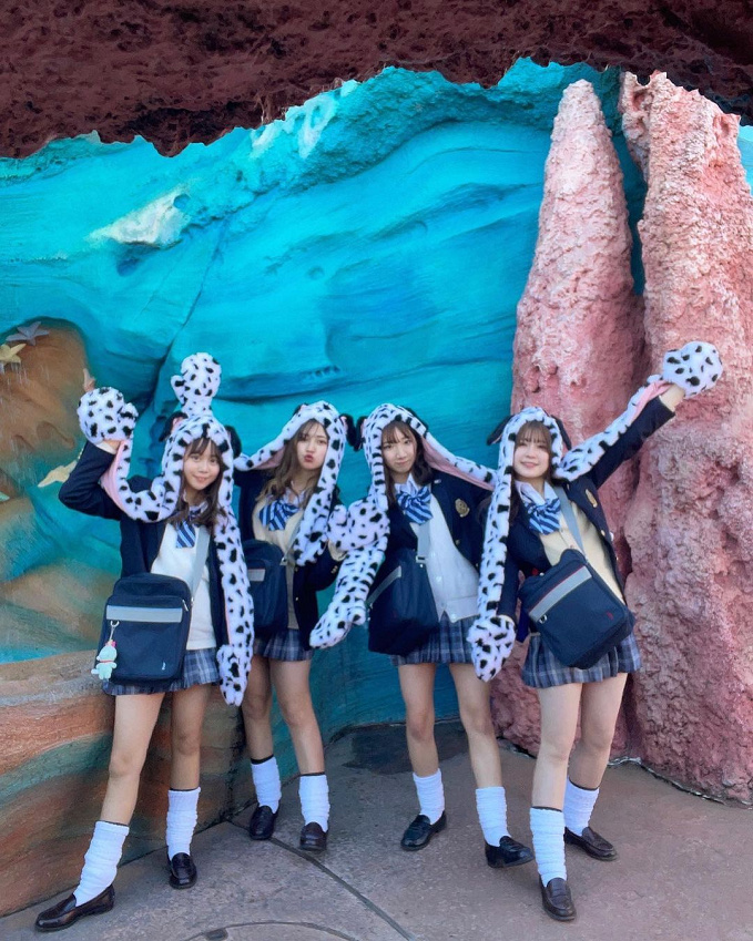 制服ディズニー かわいいコーデはズバリ コレだ アオハルなディズニーの楽しみ方