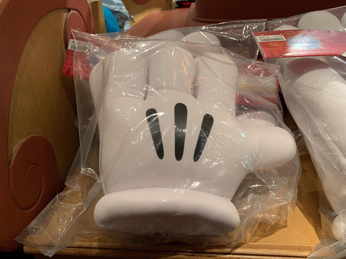 インスタ映え ミッキーの手袋 ミッキーミット の値段 販売場所まとめ おすすめコーデ例も