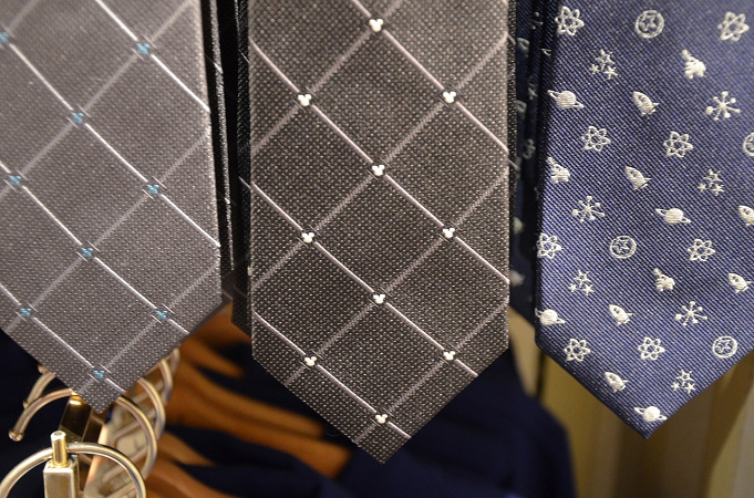 ディズニーランド シーのネクタイ17種類 彼氏 男性へお土産やクリスマスプレゼントに