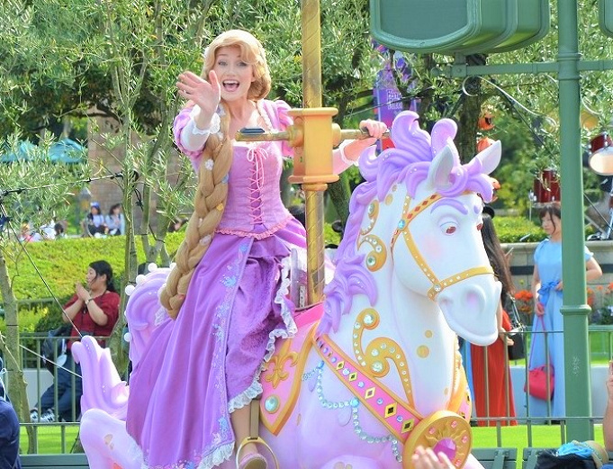 原作 塔の上のラプンツェル のグリム版が怖すぎwディズニー映画との違いを比較してみた