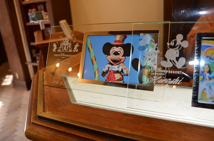 Tdl ガラス専門店クリスタルアーツ完全ガイド ガラスの靴や名入れオリジナルグッズの値段まとめ