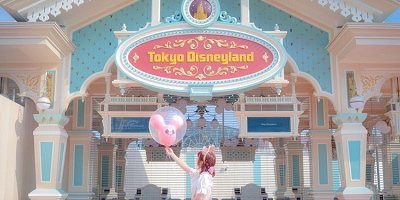 【ディズニーランドの入口】舞浜駅からのルートや混雑回避の近道も!