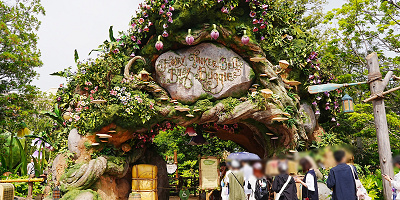 【徹底レビュー】フェアリー・ティンカーベルのビジーバギーは酔う?待ち時間、乗り方、ストーリー、隠れミッキーをガイド!