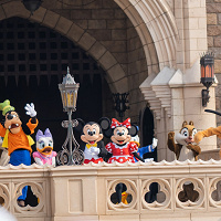 【子ども向け】簡単ディズニークイズ全17問!待ち時間の暇つぶしにクイズに挑戦しよう