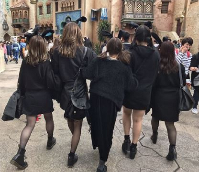 ブラックコーデ キャステル Castel ディズニー情報 ブラックコーデ キャステル Castel ディズニー情報