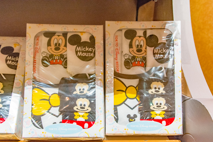 ディズニー出産祝い ベビーグッズ選 ダッフィーや赤ちゃんのおもちゃが販売中