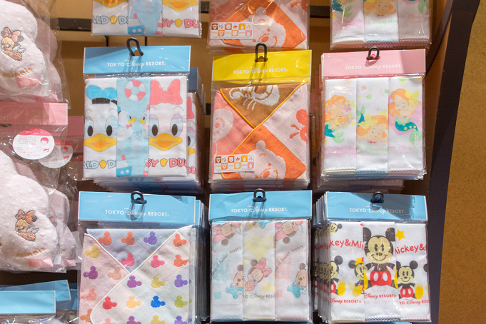 ディズニー出産祝い ベビーグッズ20選 ダッフィーや赤ちゃんのおもちゃが販売中