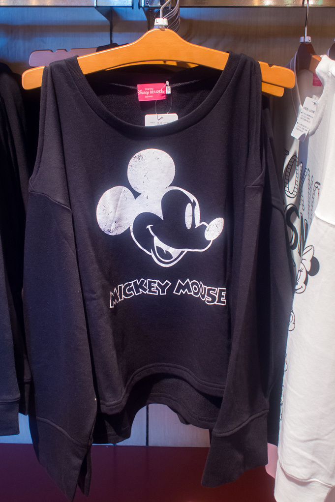 3 1発売 ディズニーモノクロファッショングッズ9種類 人気のトレーナーやパーカーが登場 コーデ例も紹介
