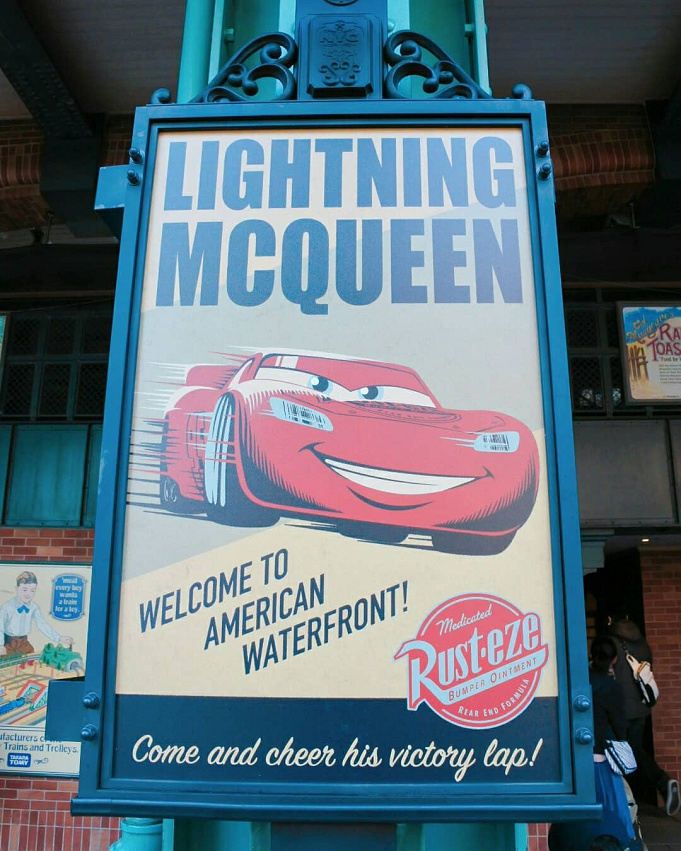 カーズ ライトニング マックィーン徹底解説 モデルとなった車種や決めセリフの真相は