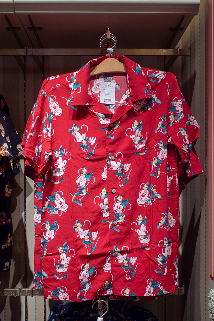 18 ディズニーアロハシャツコーデ15選 夏におすすめの服装 パークで買えるアイテムも