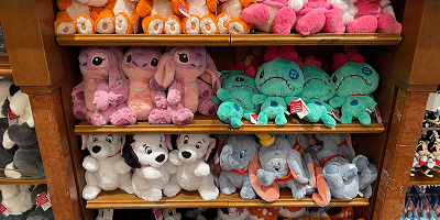 【2025】ディズニーランドのぬいぐるみ一覧!100種類以上が発売中!値段&ショップも