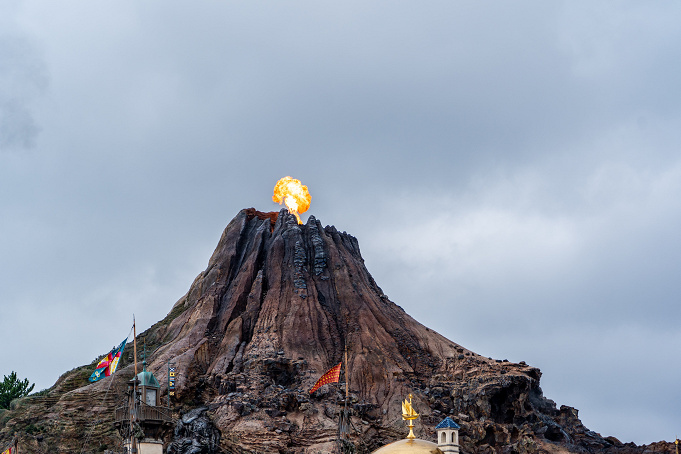 プロメテウス火山 噴火にミッキーが 仕組みや構造 モデルは ディズニーシーの火山