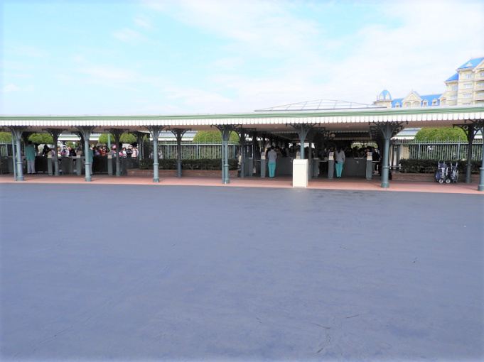 ハッピー15エントリー ランド シーに早く入園 攻略プランを伝授 ディズニーホテル特典