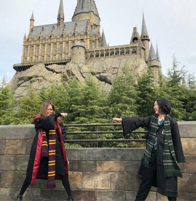 Usj ハリーポッター風写真の撮り方 ハリポタエリアでおすすめの撮影場所 ポーズ 服装など