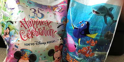 ディズニーお土産袋のデザイン&サイズ!アプリ購入ではお土産袋が付かない?有料のショッピングバッグも