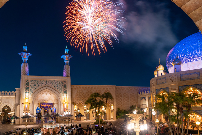 ディズニーで花火を見よう 打ち上げ場所はどこ ランド シーの穴場の観賞スポット 中止の条件も