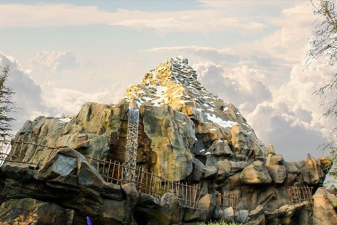 カリフォルニア マッターホルンボブスレー体験談 怖さ ストーリー 待ち時間 トリビアも