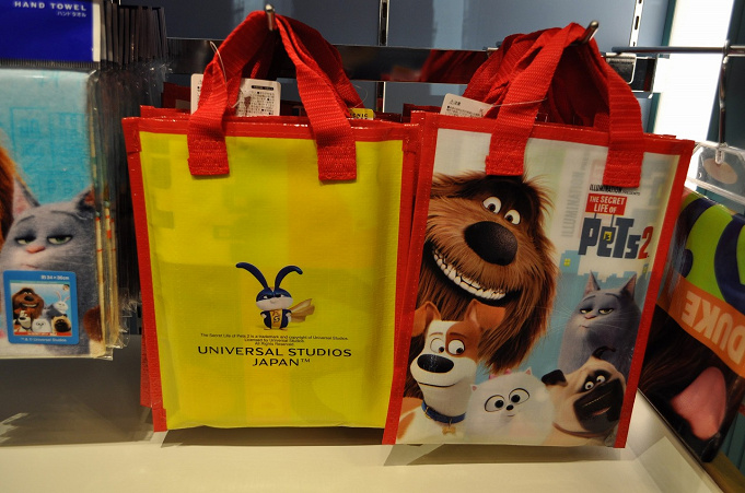 Usjのレジャーシート事情 持ち込みok パーク内で買えるデザイン 値段 使用ルールを解説