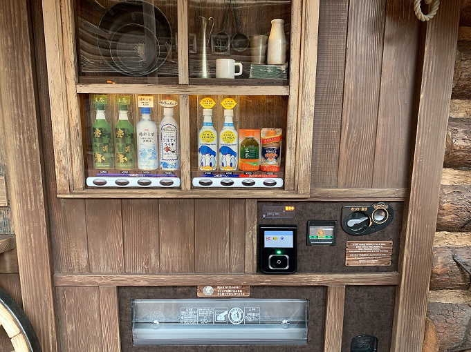 ディズニーの自動販売機 場所 種類 設置の理由まとめ 電子マネーに対応 限定デザインのペットボトルも ディズニーの自動販売機 場所 種類 設置の理由まとめ 電子マネーに対応 限定デザインのペットボトルも