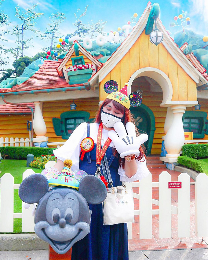 ディズニーインスタ映え トレンドは顔隠しポーズ 顔を見せなくても素敵な写真に フォトスポットなど ディズニーインスタ映え トレンドは顔隠しポーズ 顔を見せなくても素敵な写真に フォトスポットなど