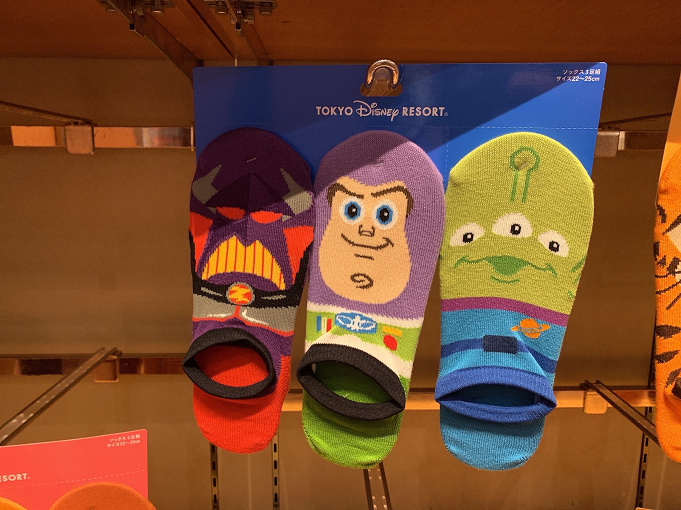21 ディズニー靴下28選 カラフルなものからシンプルなデザインまで