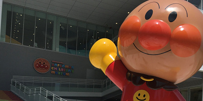 【2025】アンパンマンミュージアム横浜を解説!チケット、アクセス、混雑、人気のパン屋など見どころ