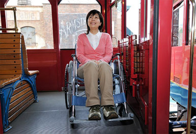 ディズニー 車椅子のまま乗れるアトラクションまとめ 利用方法を詳しく紹介