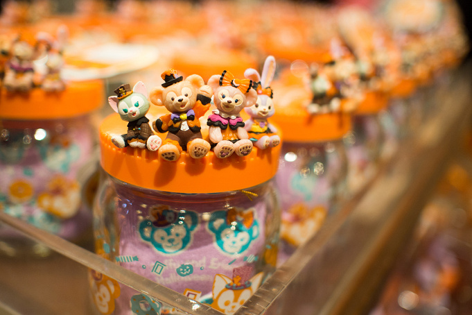 9 4発売 ディズニーハロウィーンダッフィーグッズ ジェラトーニやステラ ルーもお菓子の仮装をして登場