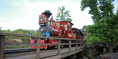【ウエスタンリバー鉄道】アトラクション内容をツアー形式で紹介!きっと乗りたくなる3のエピソードも!