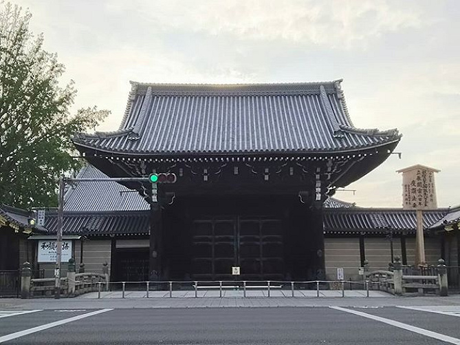 【京都】“お西さん”でお馴染み西本願寺へ行ってみよう！拝観時間、アクセス、見どころを解説