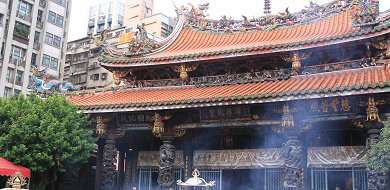 【台北】台湾の歴史を味わえる龍山寺へ行こう！参拝方法やおみくじ、剥皮寮歴史地区も