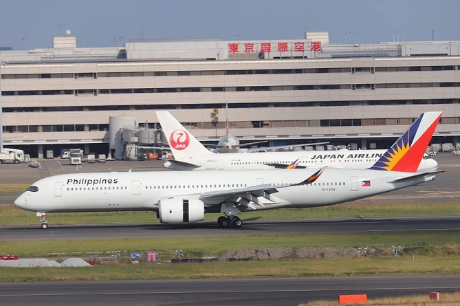 フィリピン航空と日本航空の飛行機