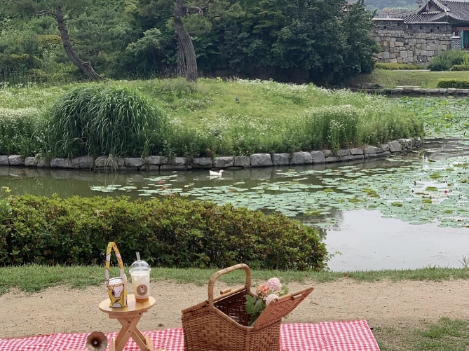 訪花隋柳亭