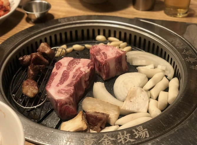黄金牧場　サムギョプサル