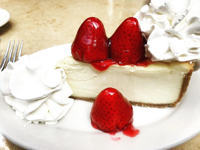 チーズケーキファクトリー：フレッシュストロベリー