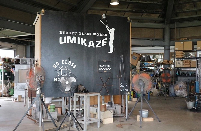 RYUKYU GLASS WORKS 海風　作業場