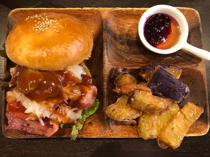 COCKTAIL HAMBURGERS