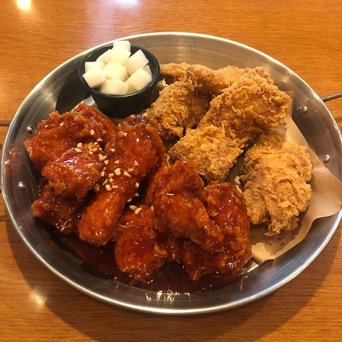 bbqチキンのヤンニョムチキン×黄金オリーブチキン