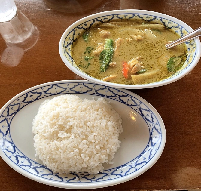 カフェくるくまのグリーンカレー 