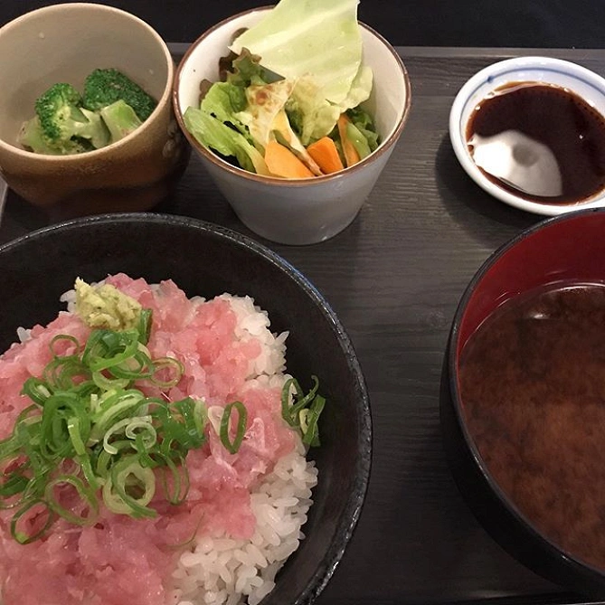 和食　明美（あきみ）