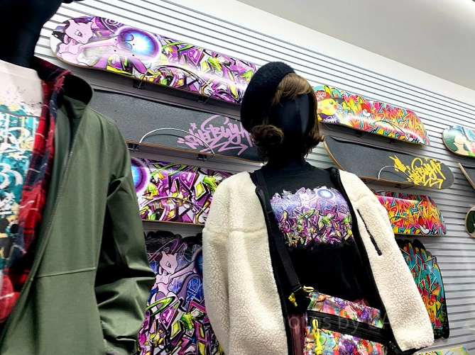 渋谷パルコのポケモンセンターシブヤのグラフィティアート柄グッズ